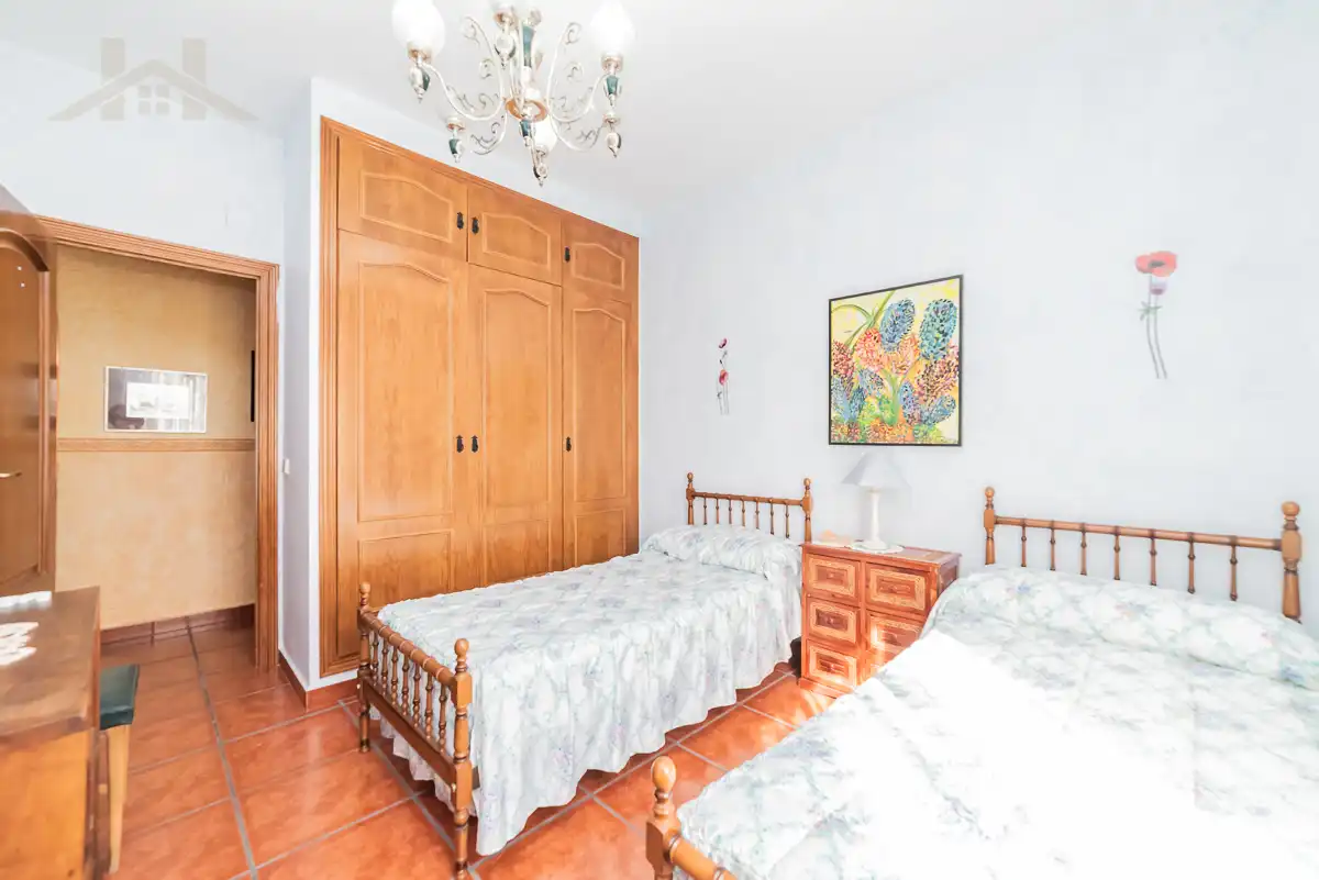 Dormitori de Casa o xalet en venda en Sevilla la Nueva amb Calefacció, Jardí privat i Piscina