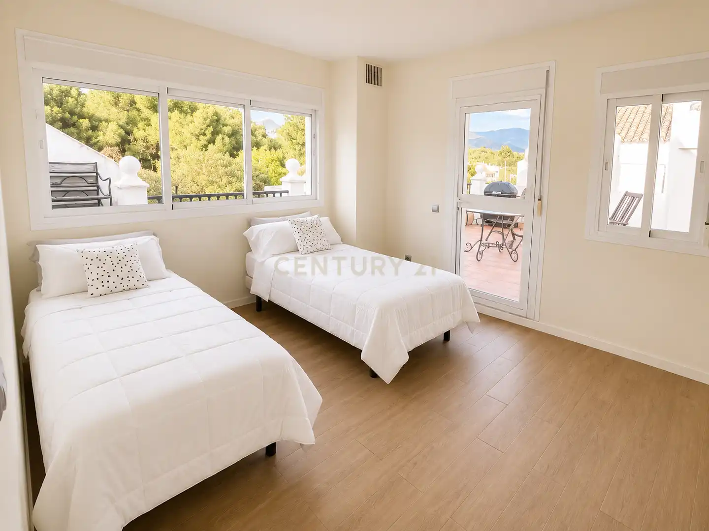 Habitación de Dúplex en venta en Marbella con Aire acondicionado, Jardín privado y Trastero