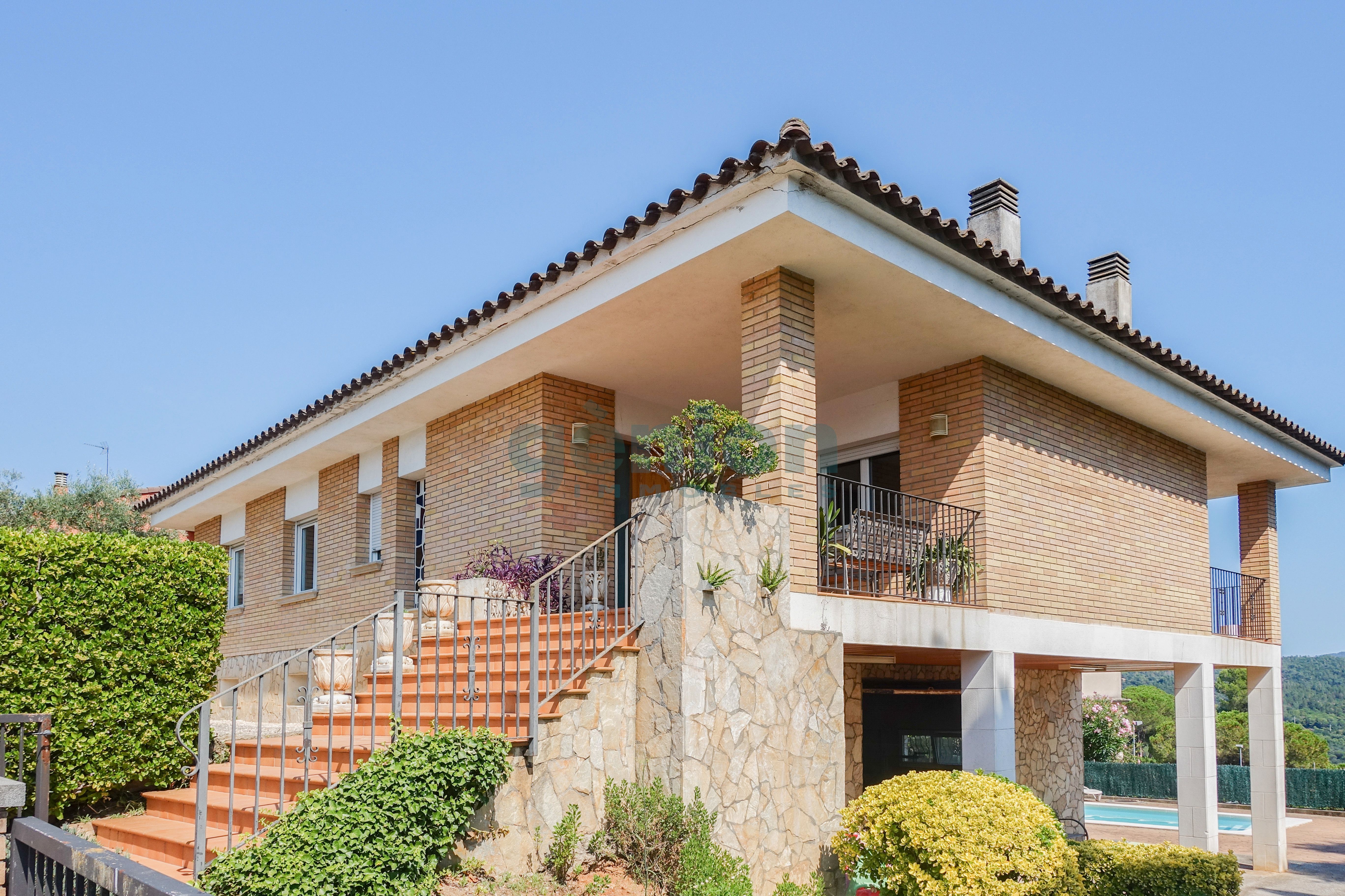 Vista exterior de Casa o xalet en venda en Girona Capital amb Aire condicionat, Calefacció i Jardí privat