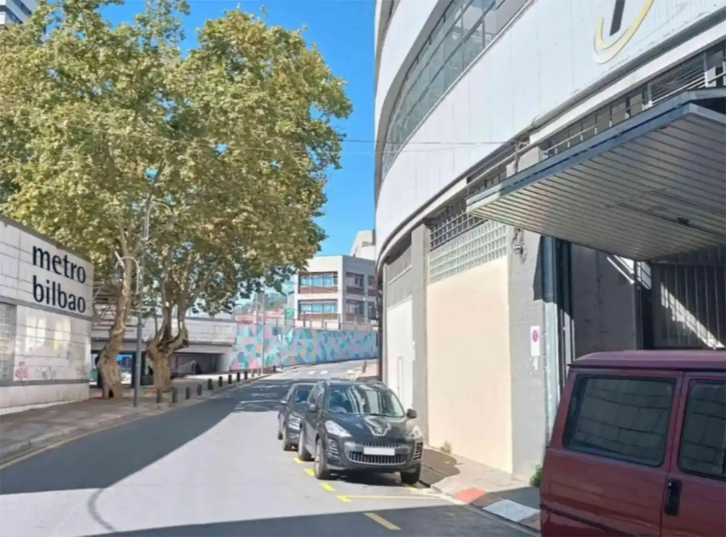 Parkplatz von Fabrikhallen zur Miete in Bilbao 