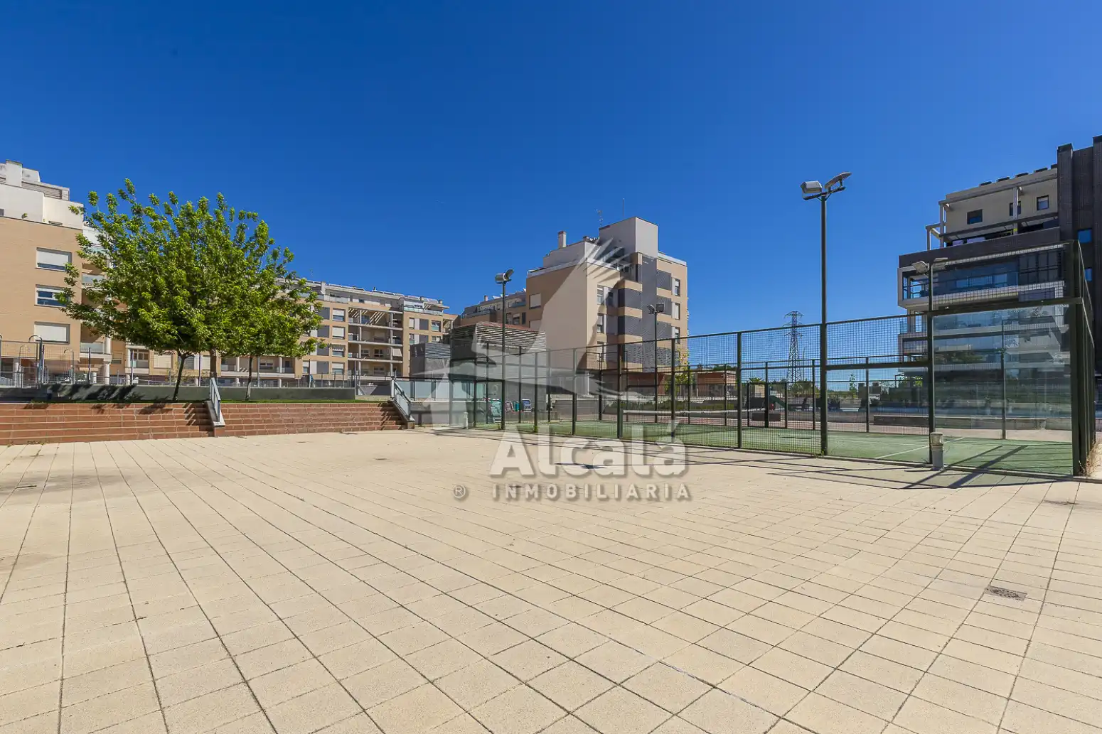 Außenansicht von Wohnung zum Verkauf in Alcalá de Henares mit Klimaanlage, Heizung und Privatgarten