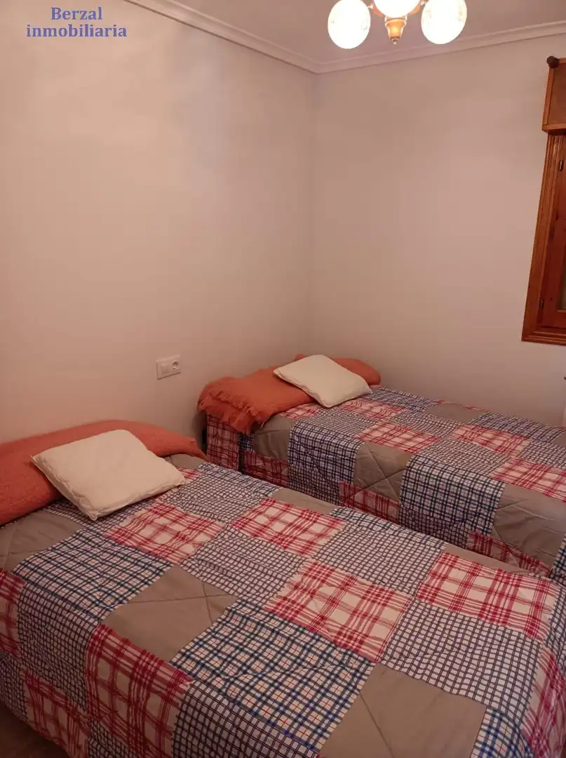 Dormitori de Casa o xalet en venda en Matute amb Terrassa, Moblat i Balcó