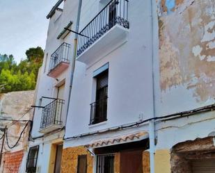 Vista exterior de Casa o xalet en venda en Calles amb Balcó