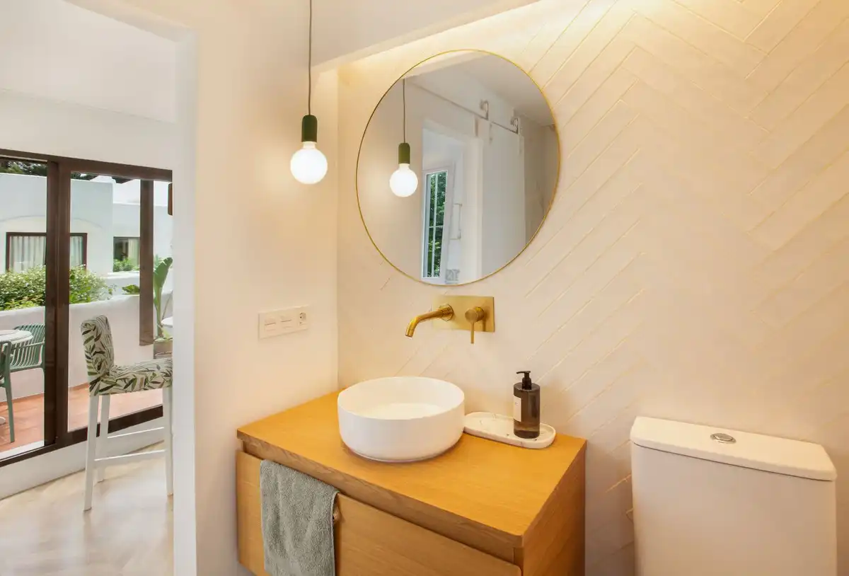 Bathroom of Flat for sale in Estepona  with Air Conditioner, Terrace and Community pool