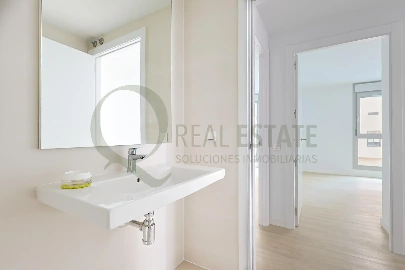 Badezimmer von Wohnung zum Verkauf in Alicante / Alacant mit Klimaanlage, Terrasse und Abstellraum