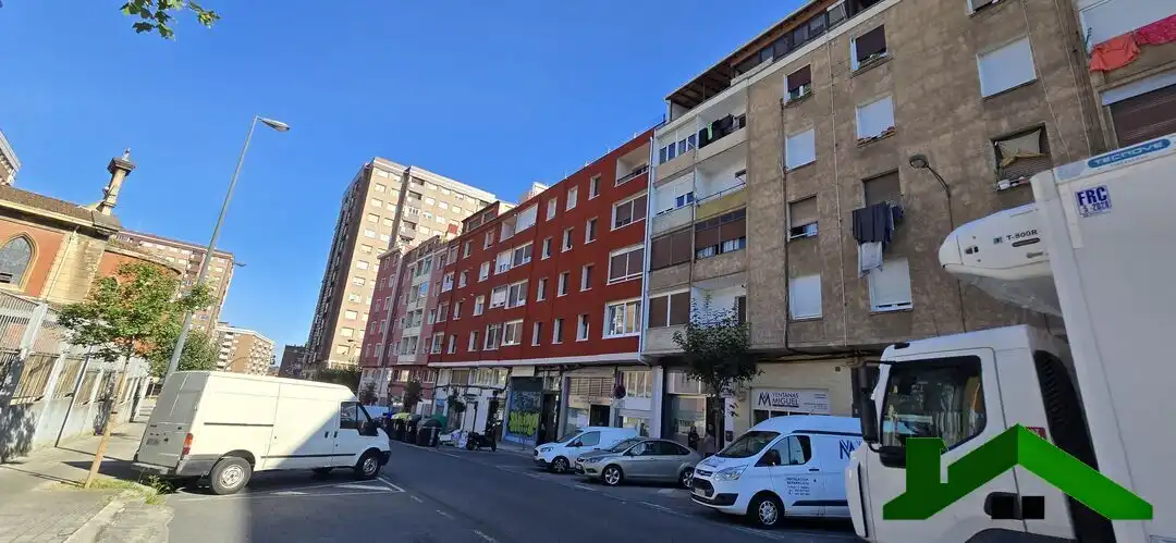 Vista exterior de Pis en venda en Bilbao  amb Calefacció i Moblat