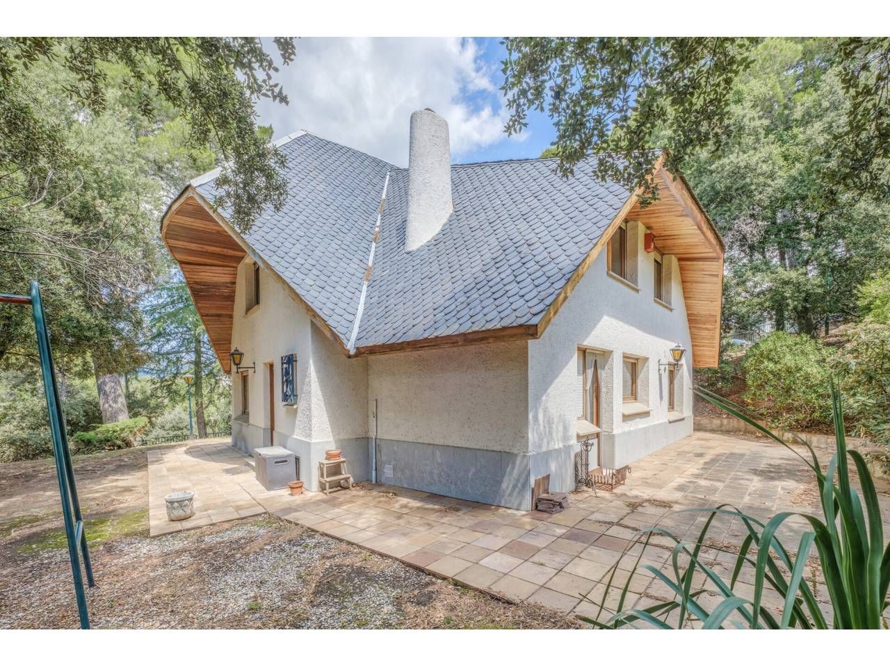 Vista exterior de Casa o xalet en venda en Matadepera amb Calefacció, Jardí privat i Parquet