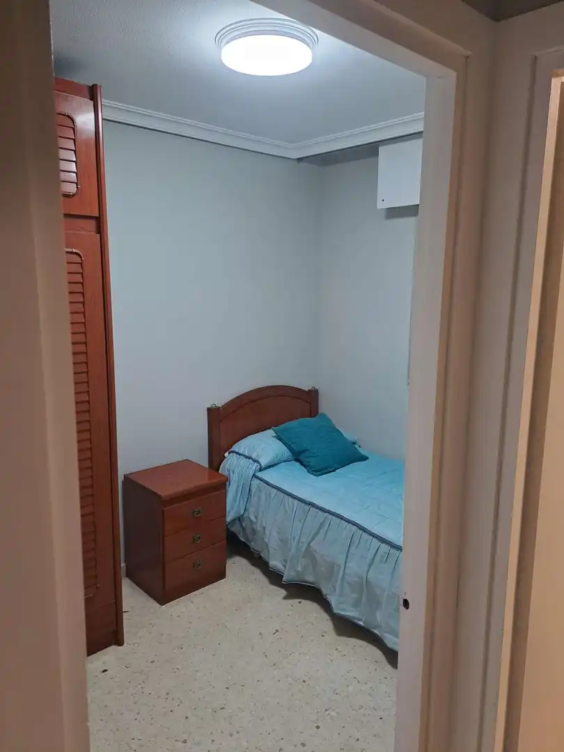 Dormitori de Apartament per a compartir en Sevilla amb Aire condicionat, Terrassa i Moblat