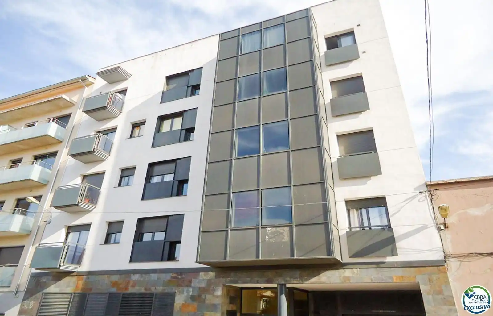 Exterior view of Flat for sale in Figueres