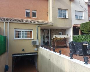 Exterior view of Single-family semi-detached for sale in Arroyomolinos (Madrid)  with Air Conditioner and Terrace