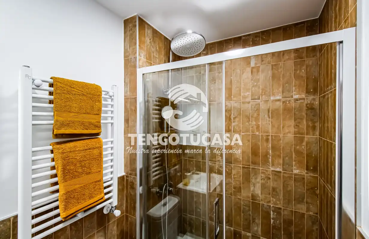 Badezimmer von Wohnung zum Verkauf in Madrid mit Klimaanlage, Heizung und Terrasse