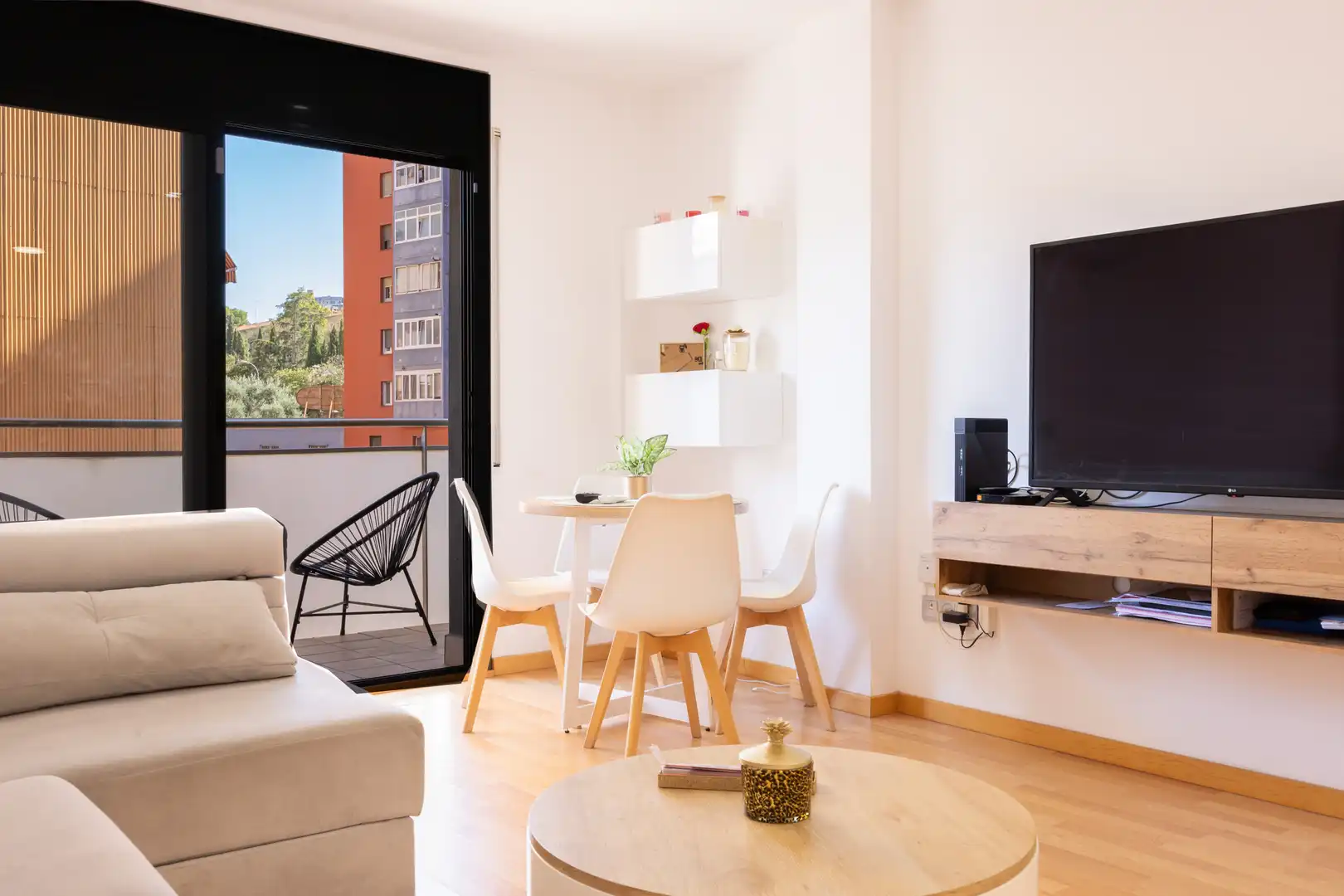 Living room of Flat for sale in Figueres  with Air Conditioner, Heating and Terrace