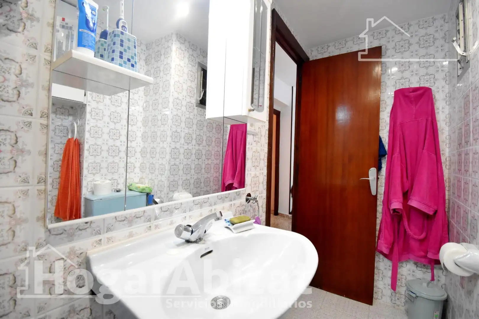Baño de Piso en venta en Oliva con Terraza, Amueblado y Balcón