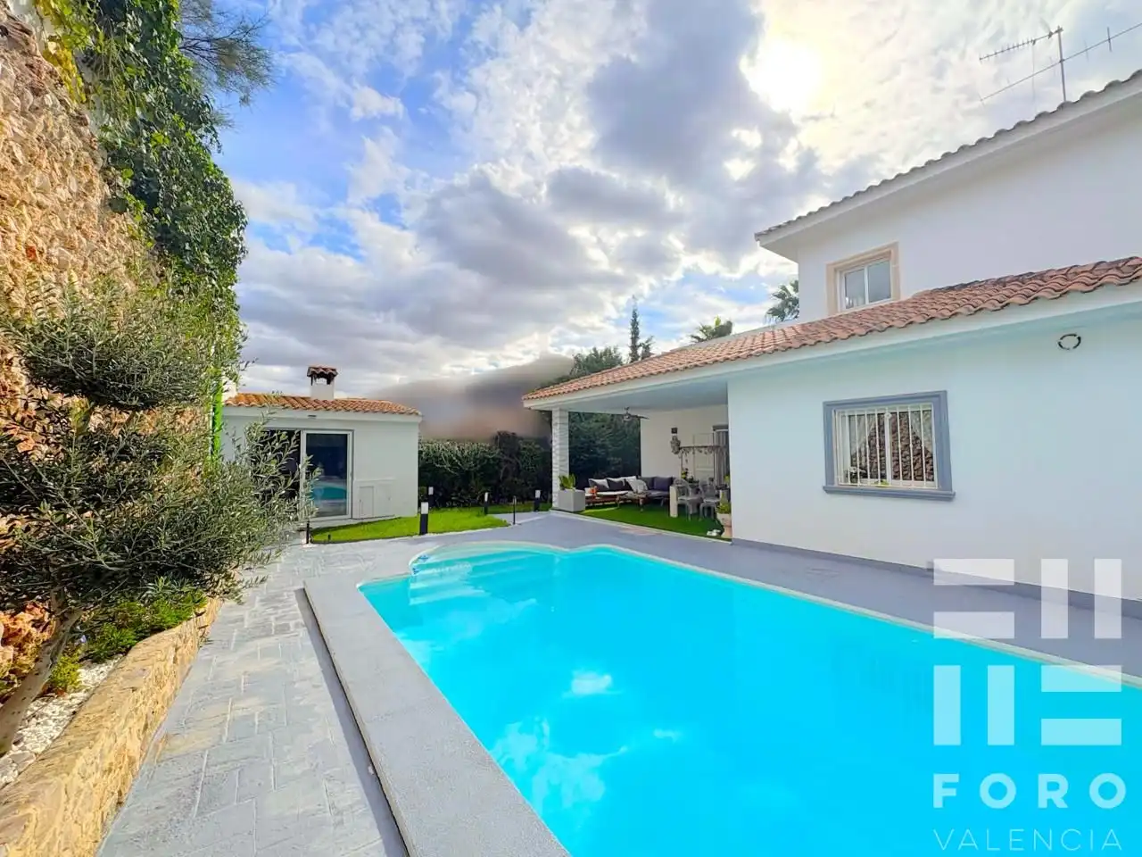 Vista exterior de Casa o chalet en venta en L'Eliana con Aire acondicionado, Jardín privado y Terraza
