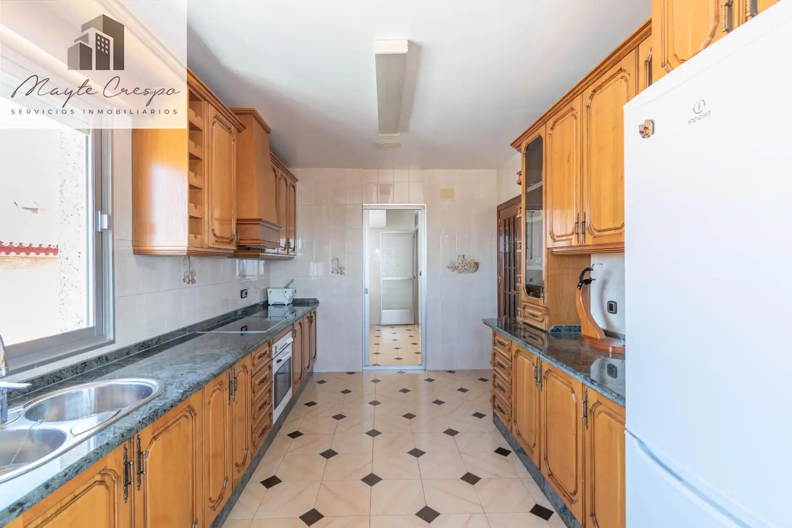 Cocina de Casa adosada en venta en Jun con Terraza, Amueblado y Alarma