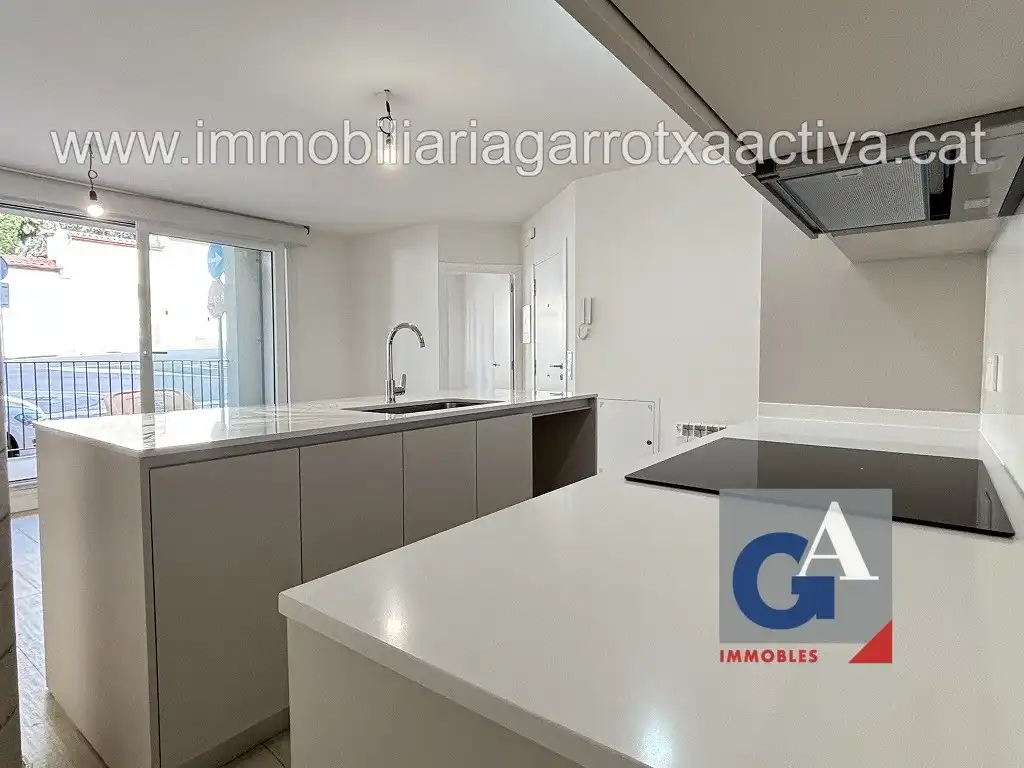 Cocina de Piso en venta en Olot con Calefacción, Terraza y Balcón