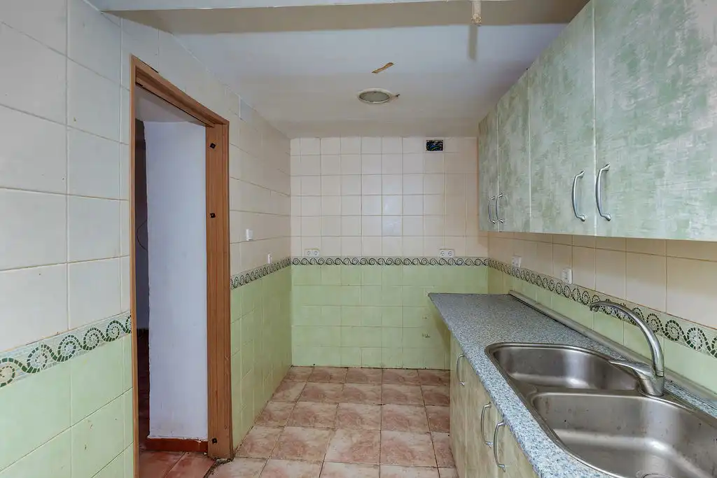 Cuina de Casa adosada en venda en Alcoba amb Aire condicionat