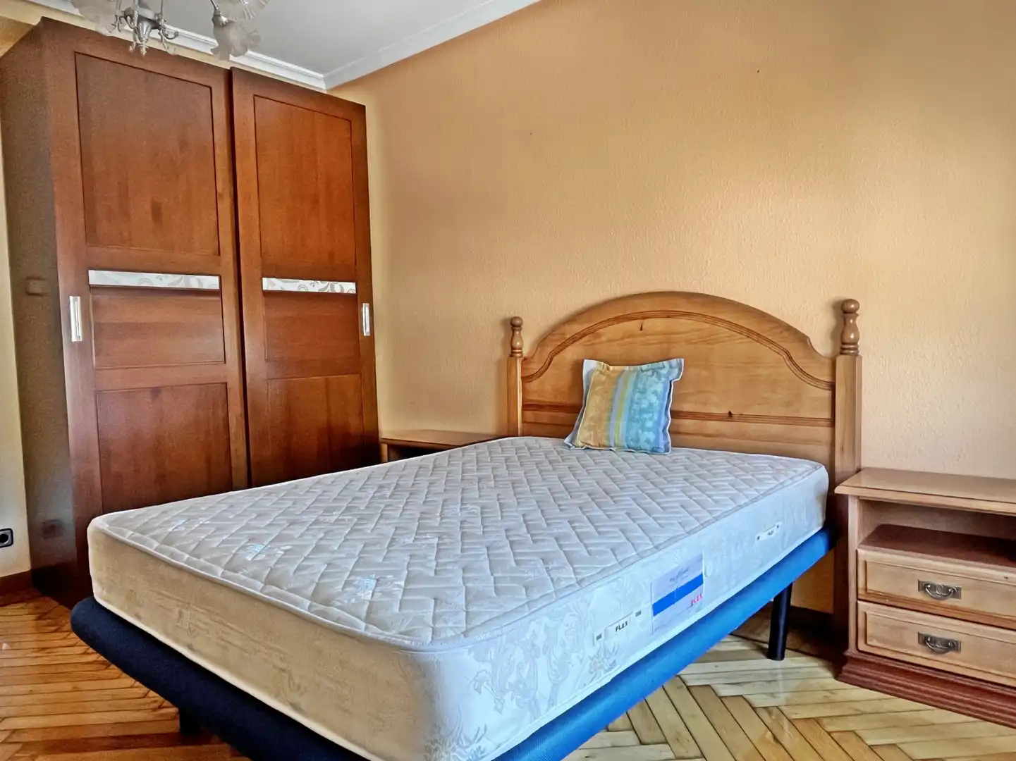 Habitación de Piso en venta en Los Corrales de Buelna  con Calefacción
