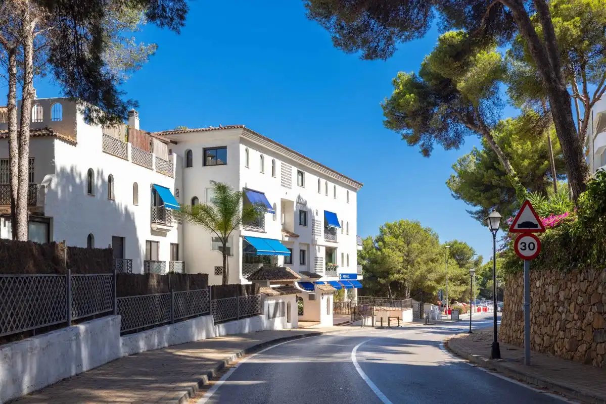 Vista exterior de Piso en venta en Marbella con Aire acondicionado, Calefacción y Jardín privado