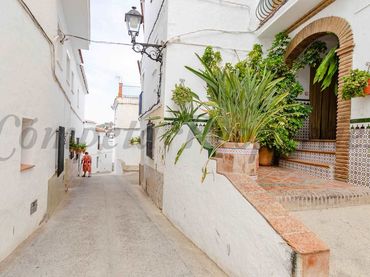 Casa amb balcó en venda a Canillas de Albaida