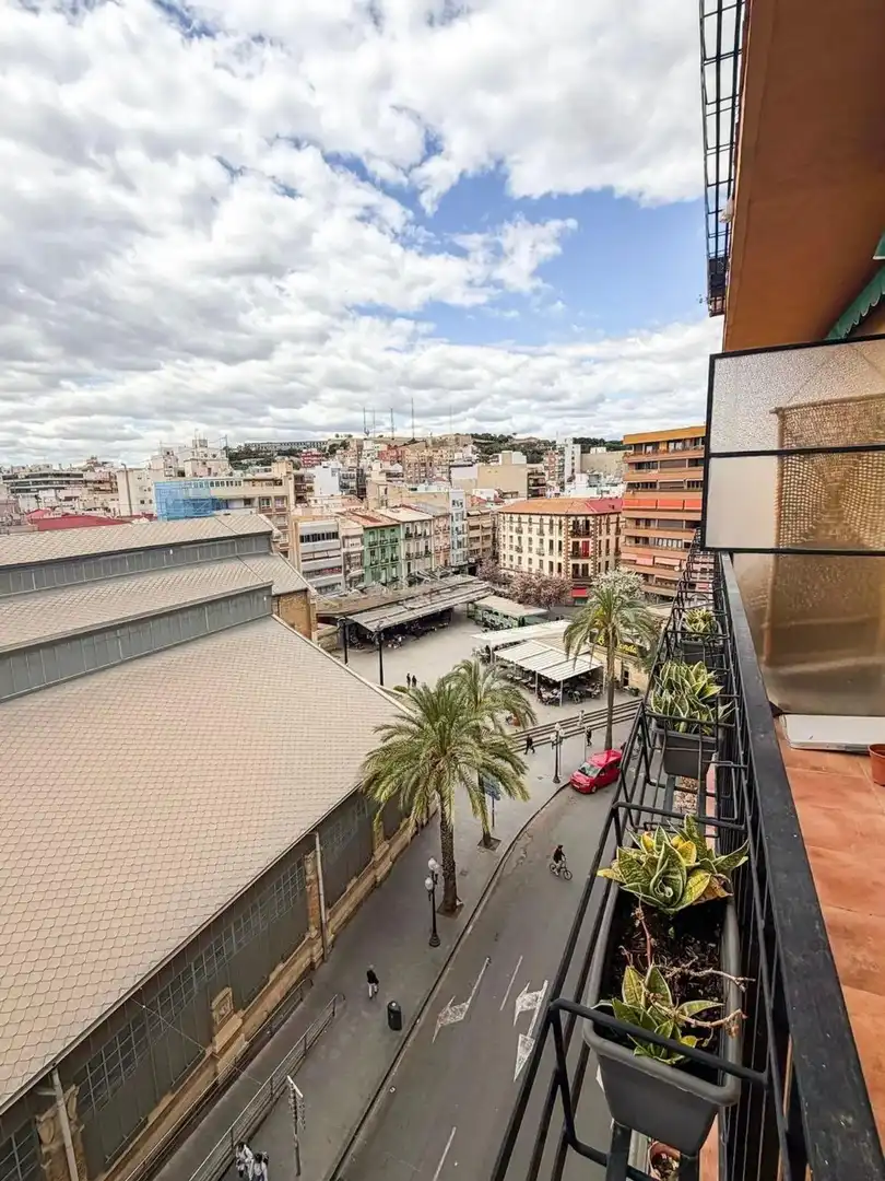 Vista exterior de Piso de alquiler en Alicante / Alacant con Aire acondicionado, Terraza y Amueblado
