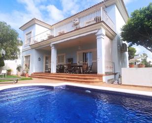 Vista exterior de Casa o xalet en venda en El Puerto de Santa María amb Aire condicionat i Piscina