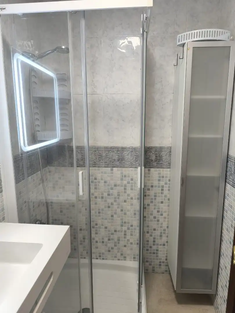 Baño de Piso de alquiler en Melilla con Aire acondicionado, Amueblado y Horno