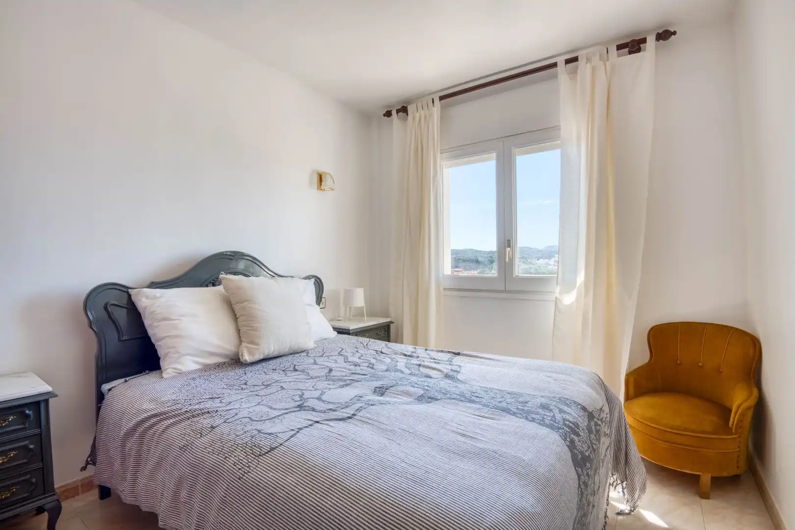Habitación de Apartamento en venta en L'Escala con Calefacción, Terraza y Amueblado