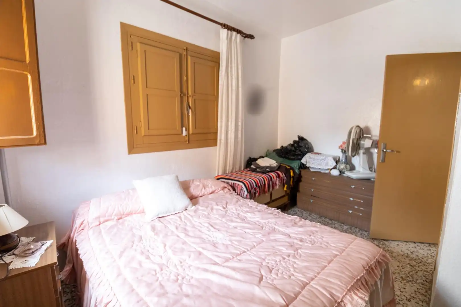 Dormitori de Casa o xalet en venda en Santa Fe de Mondújar amb Jardí privat, Terrassa i Moblat