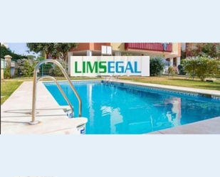 Piscina de Pis de lloguer en Fuengirola amb Aire condicionat i Terrassa