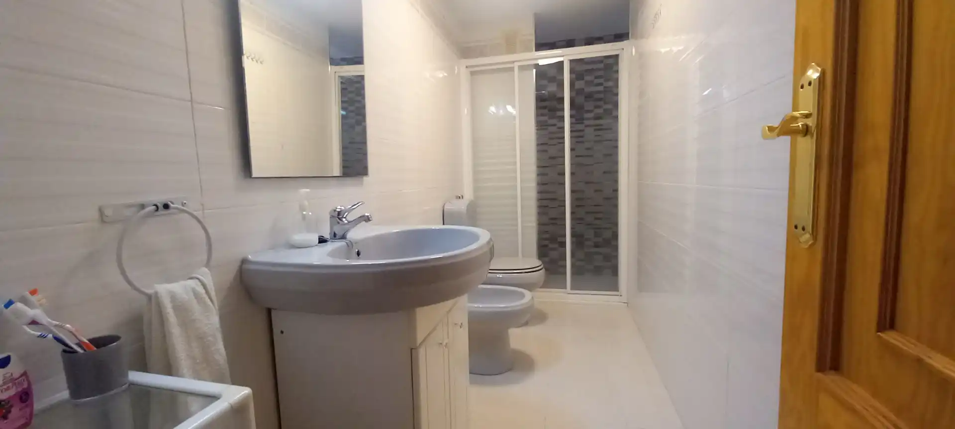 Baño de Apartamento de alquiler en Gandia con Aire acondicionado, Calefacción y Amueblado
