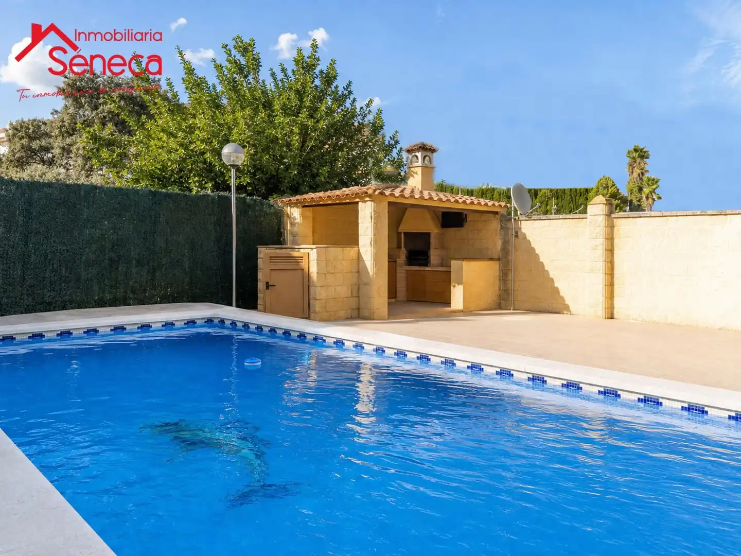 Adossat amb piscina en venda a Almezo