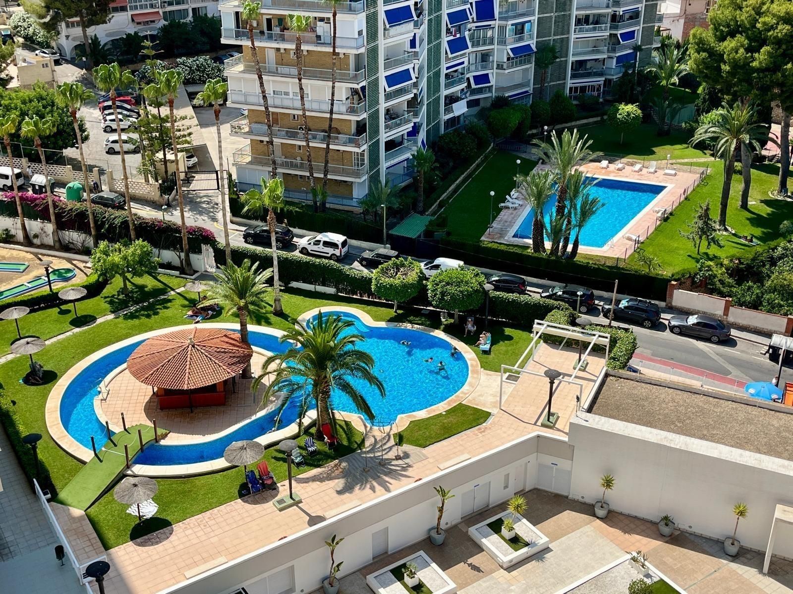 Piscina de Apartament en venda en Benidorm amb Aire condicionat, Calefacció i Jardí privat