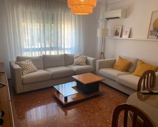 Sala d'estar de Pis de lloguer en Puertollano amb Aire condicionat, Calefacció i Moblat