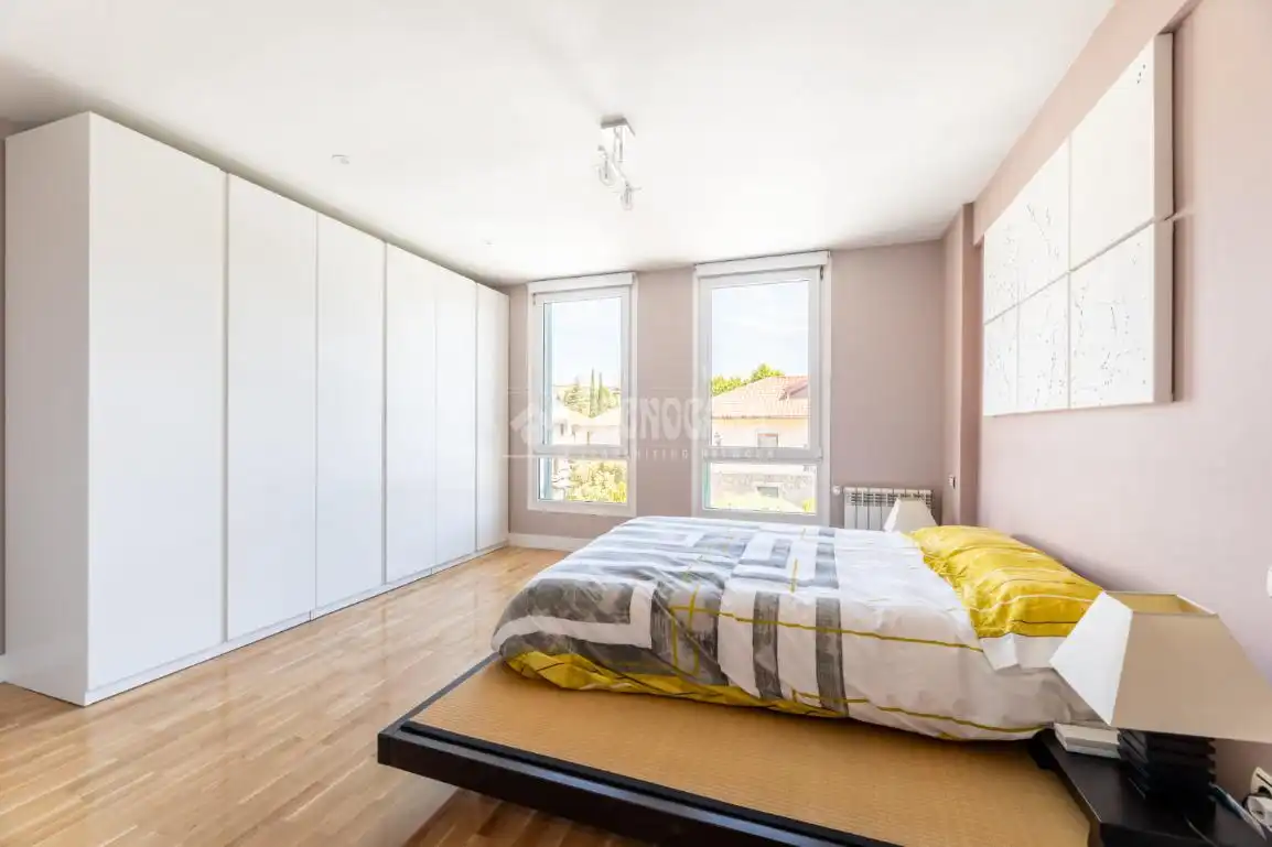 Bedroom of Flat for sale in Torrelodones  with Air Conditioner, Heating and Terrace
