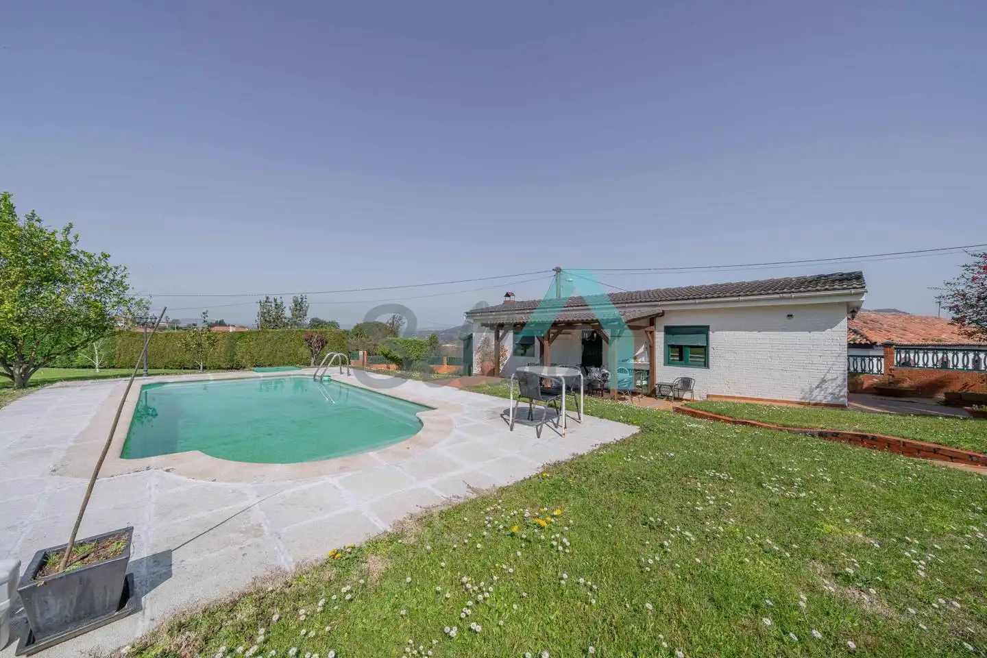Jardí de Casa o xalet en venda en Oviedo  amb Calefacció, Jardí privat i Parquet