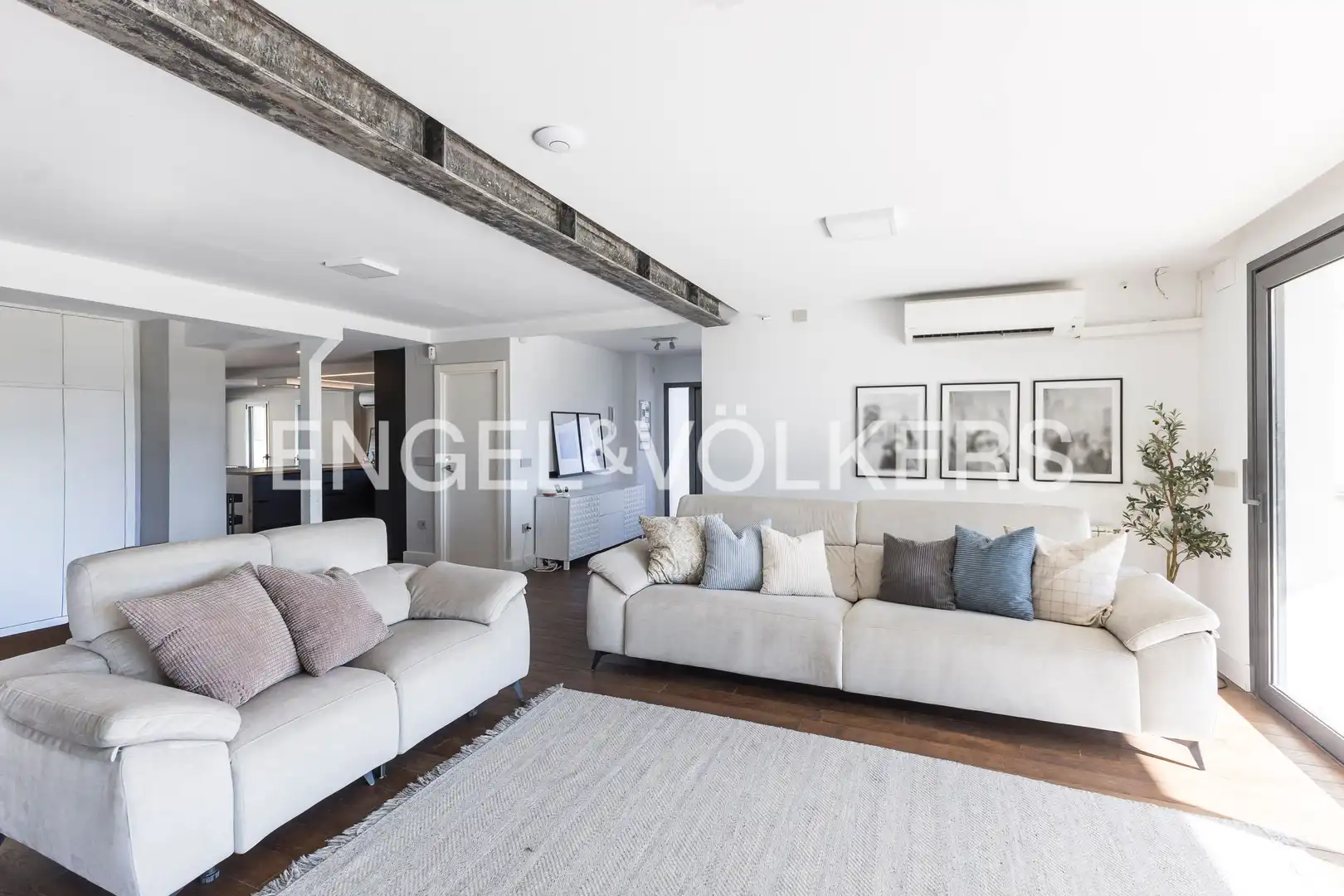 Sala de estar de Casa o chalet en venta en Paracuellos de Jarama con Aire acondicionado, Calefacción y Jardín privado