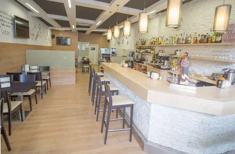Business premises to rent in Avenida SOUSAS