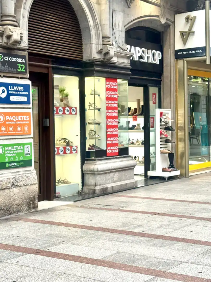 Local de lloguer en Gijón  amb Aire condicionat