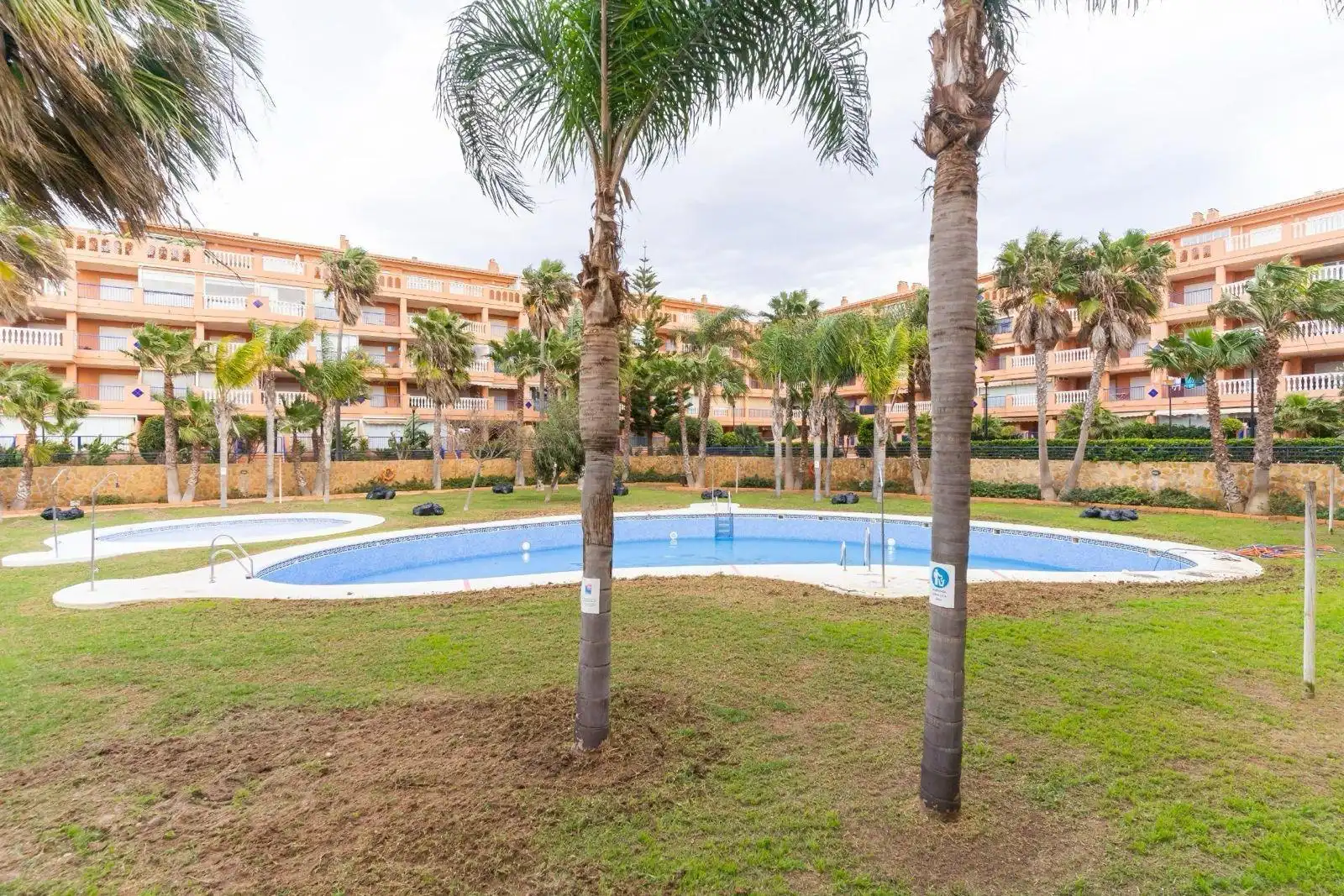 Pis amb piscina en venda a Almerimar