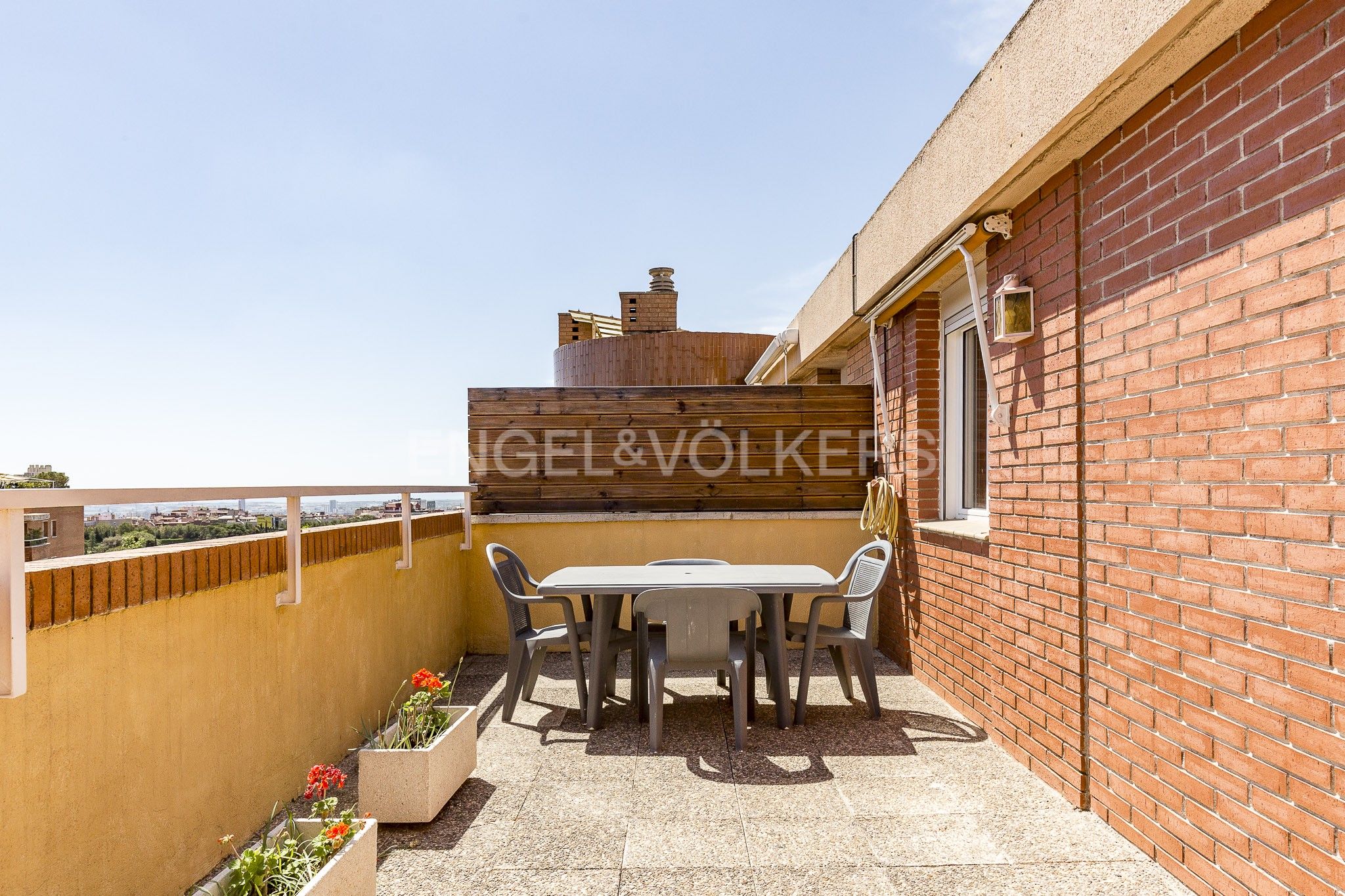 Terrace of Attic to rent in Esplugues de Llobregat  with Air Conditioner, Heating and Parquet flooring