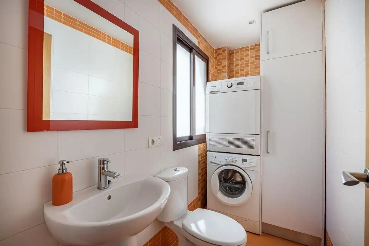 Bathroom of Flat for sale in Granada  with Air Conditioner, Terrace and Balcony