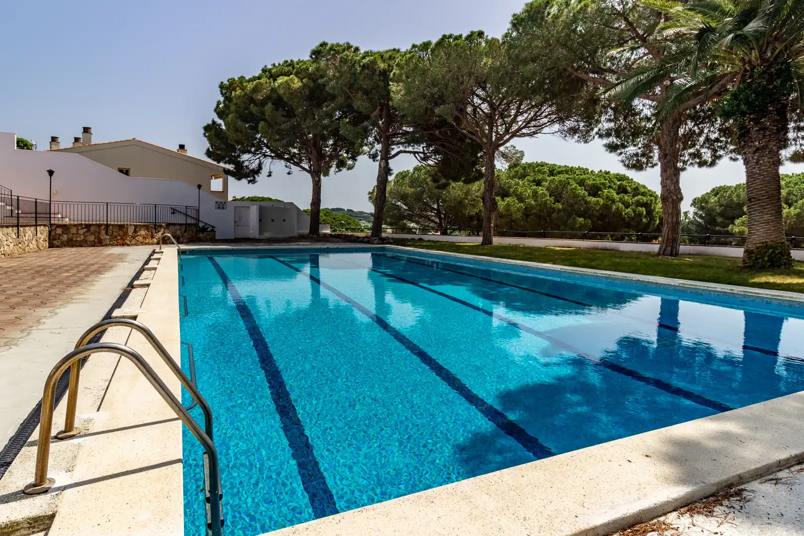 Piscina de Apartament de lloguer en Sant Feliu de Guíxols amb Moblat, Forn i Rentadora