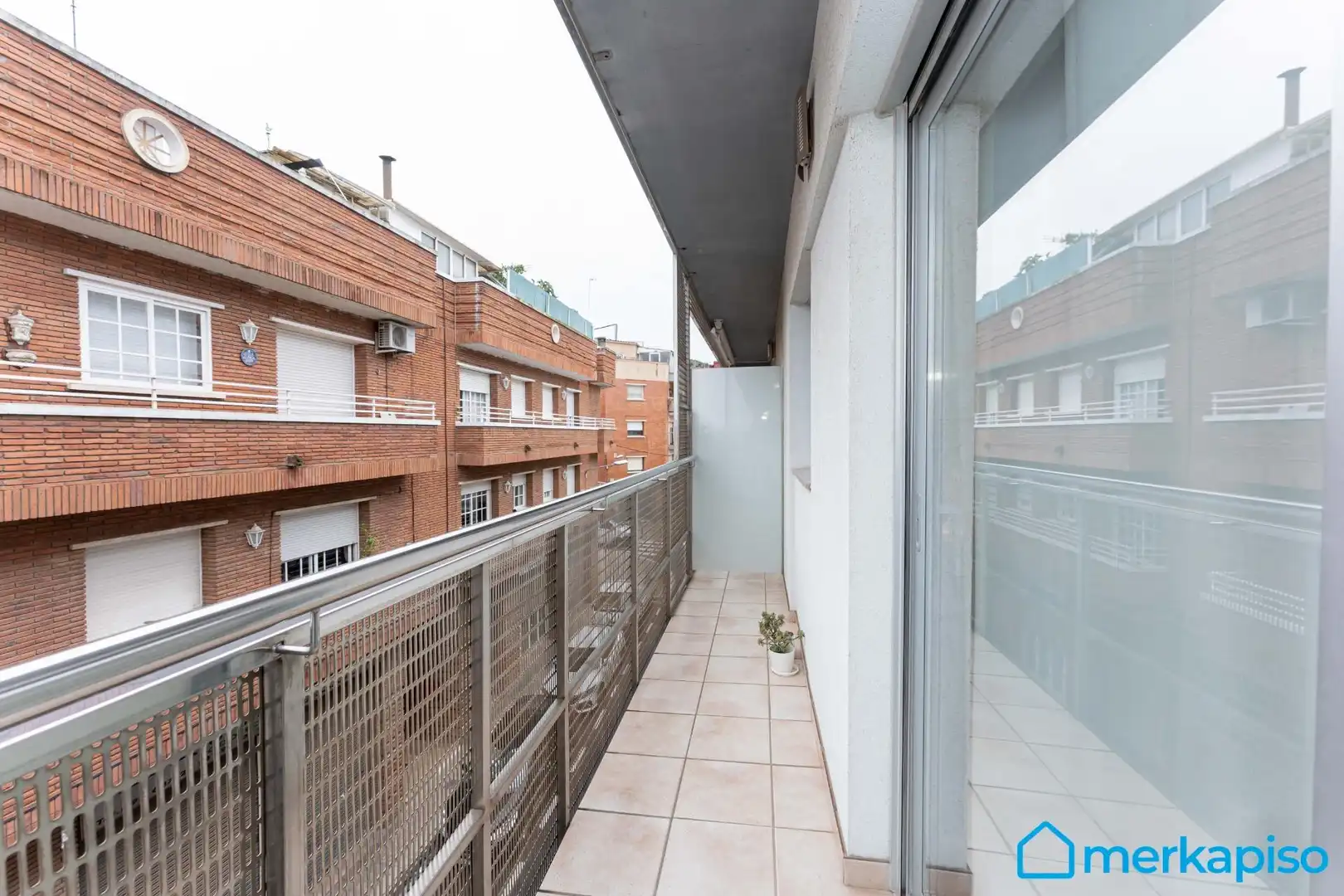 Vista exterior de Casa adosada en venta en Viladecans con Aire acondicionado, Terraza y Balcón