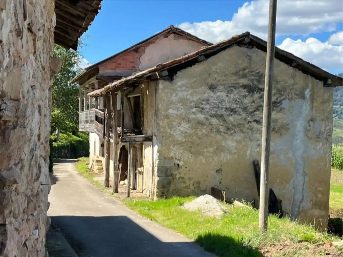 Vista exterior de Piso en venta en Piloña