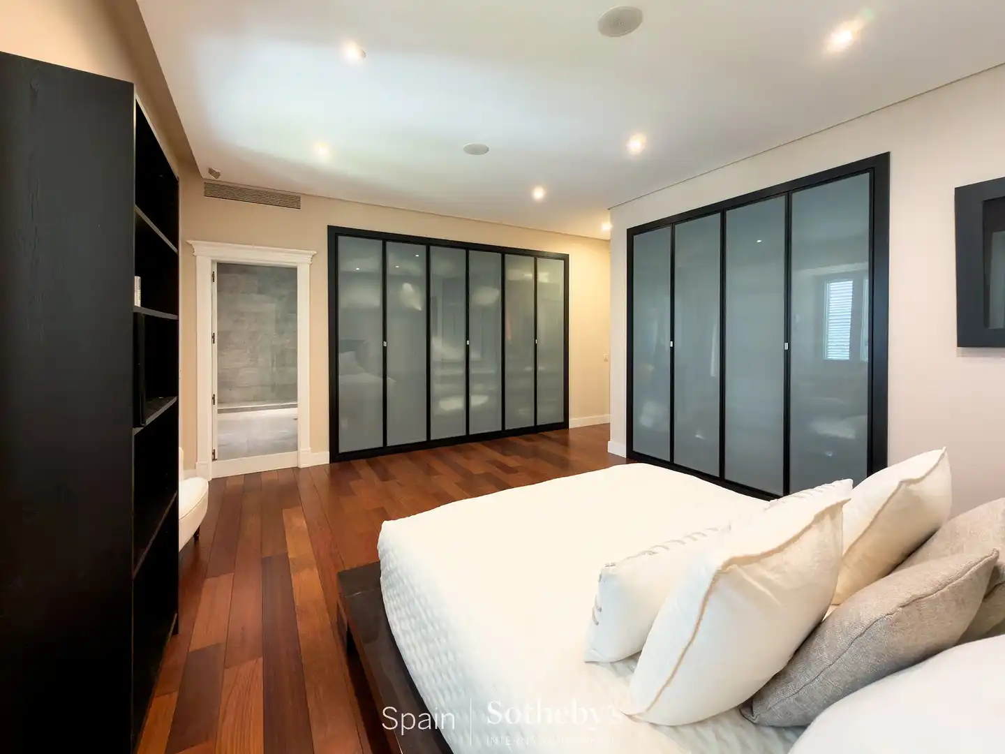 Habitación de Casa o chalet en venta en Pozuelo de Alarcón con Aire acondicionado, Jardín privado y Terraza