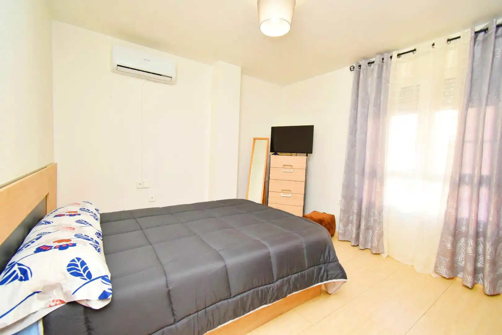 Habitación de Piso en venta en Roquetas de Mar con Terraza y Piscina comunitaria