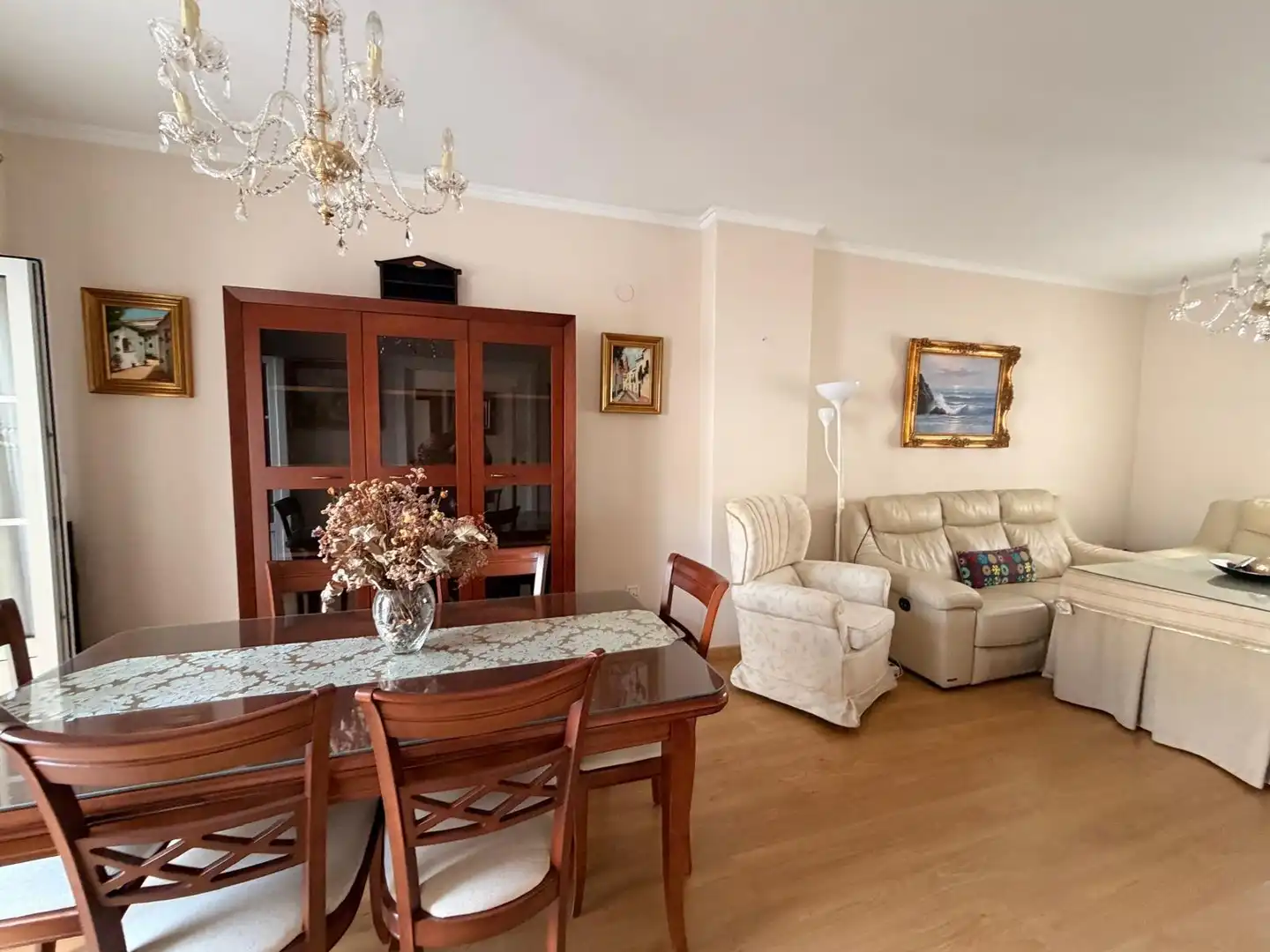 Sala d'estar de Casa adosada en venda en Oeste