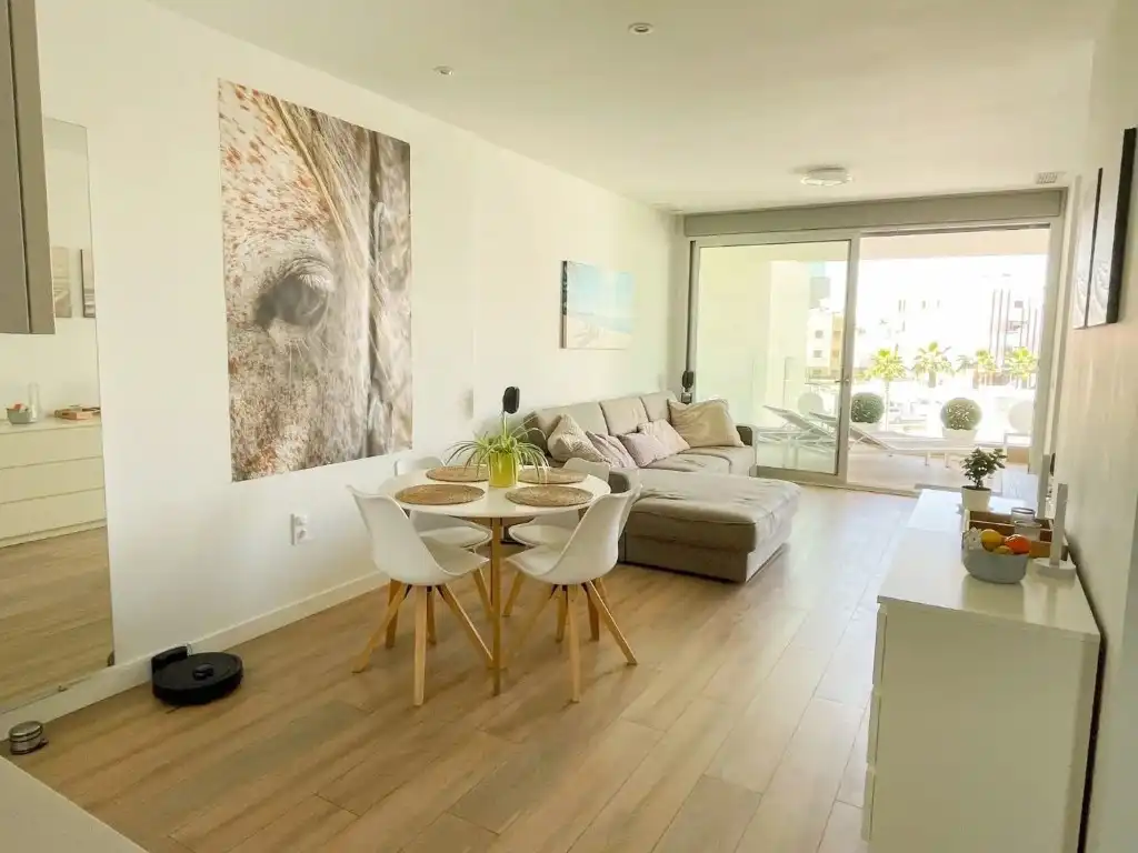 Sala d'estar de Apartament en venda en Orihuela amb Aire condicionat, Terrassa i Moblat