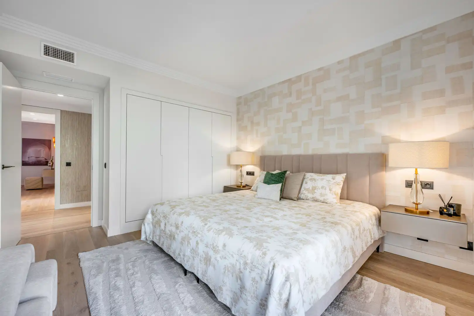 Dormitori de Apartament en venda en Marbella amb Aire condicionat, Terrassa i Piscina